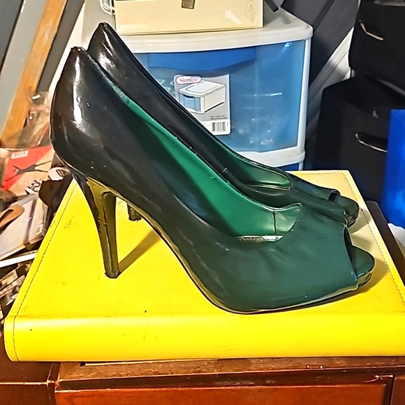 Spring Designer Shoes, Sz 9, Forest Green blends w/Deeper Green on Heel, 4" Heel - Picture 5 of 11